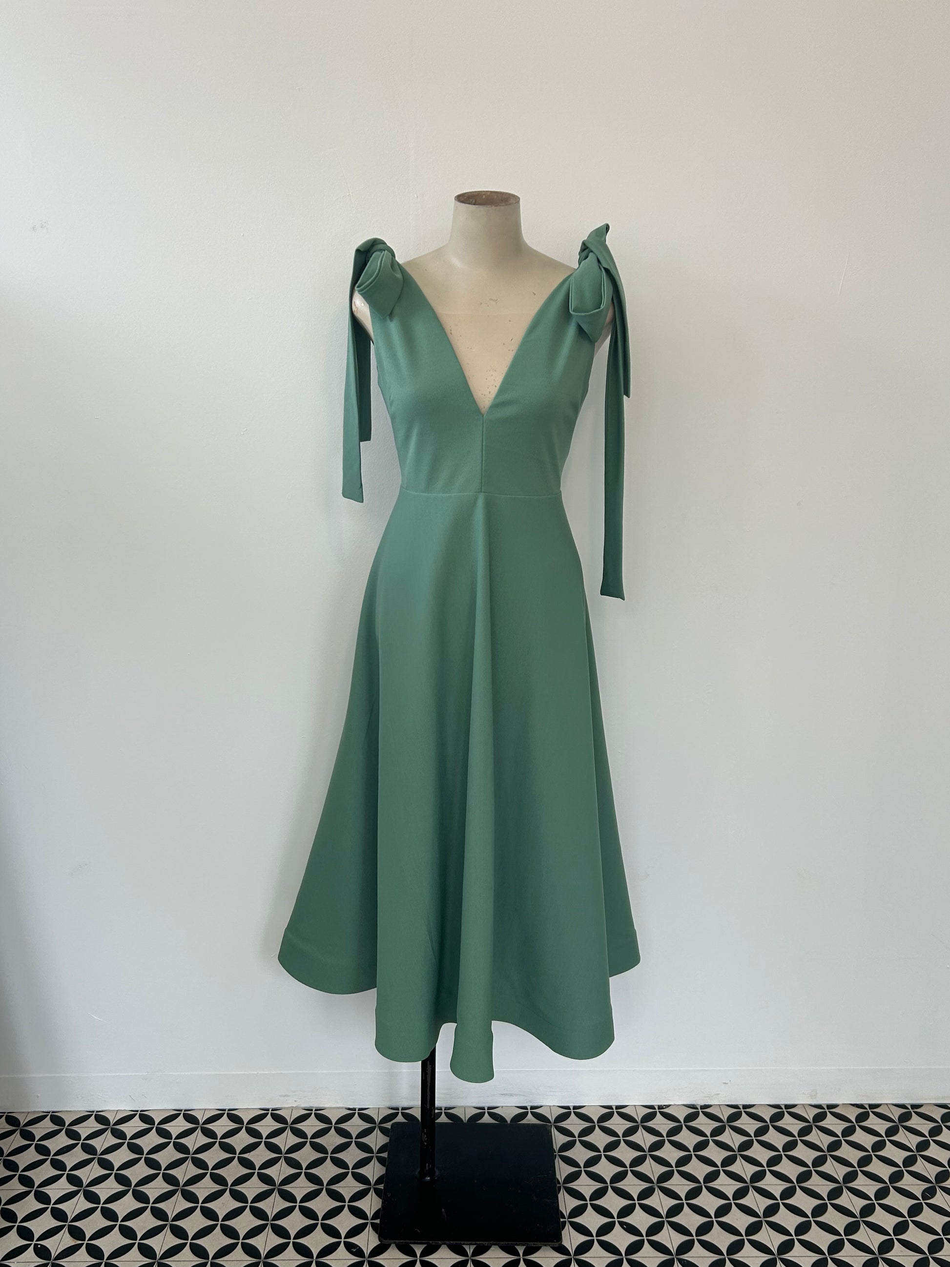 BEAU (SALE)