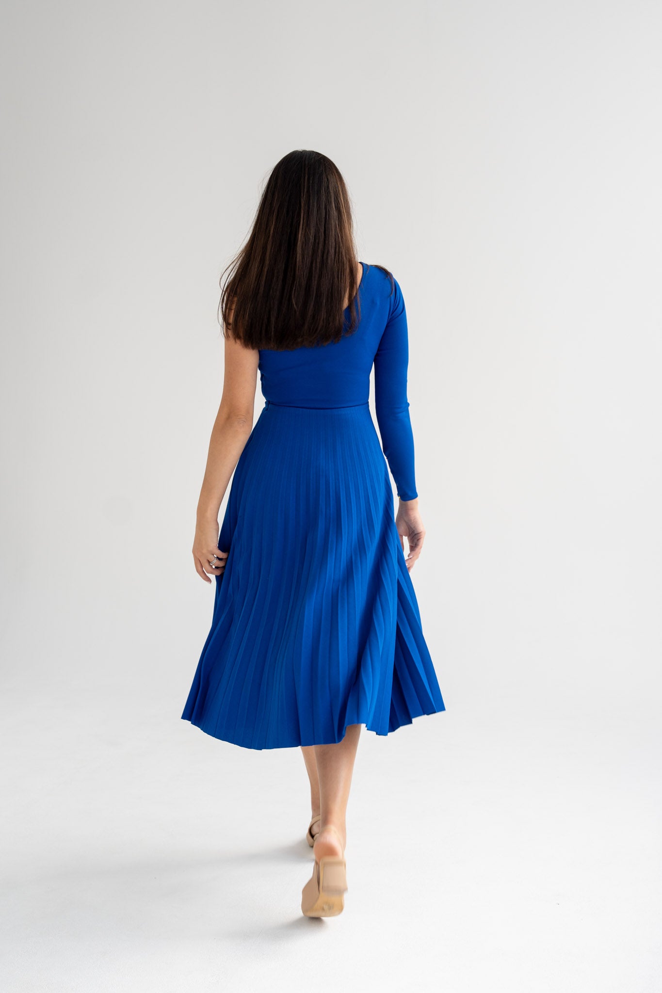 NORA – LENA LISA | Fashion Designer