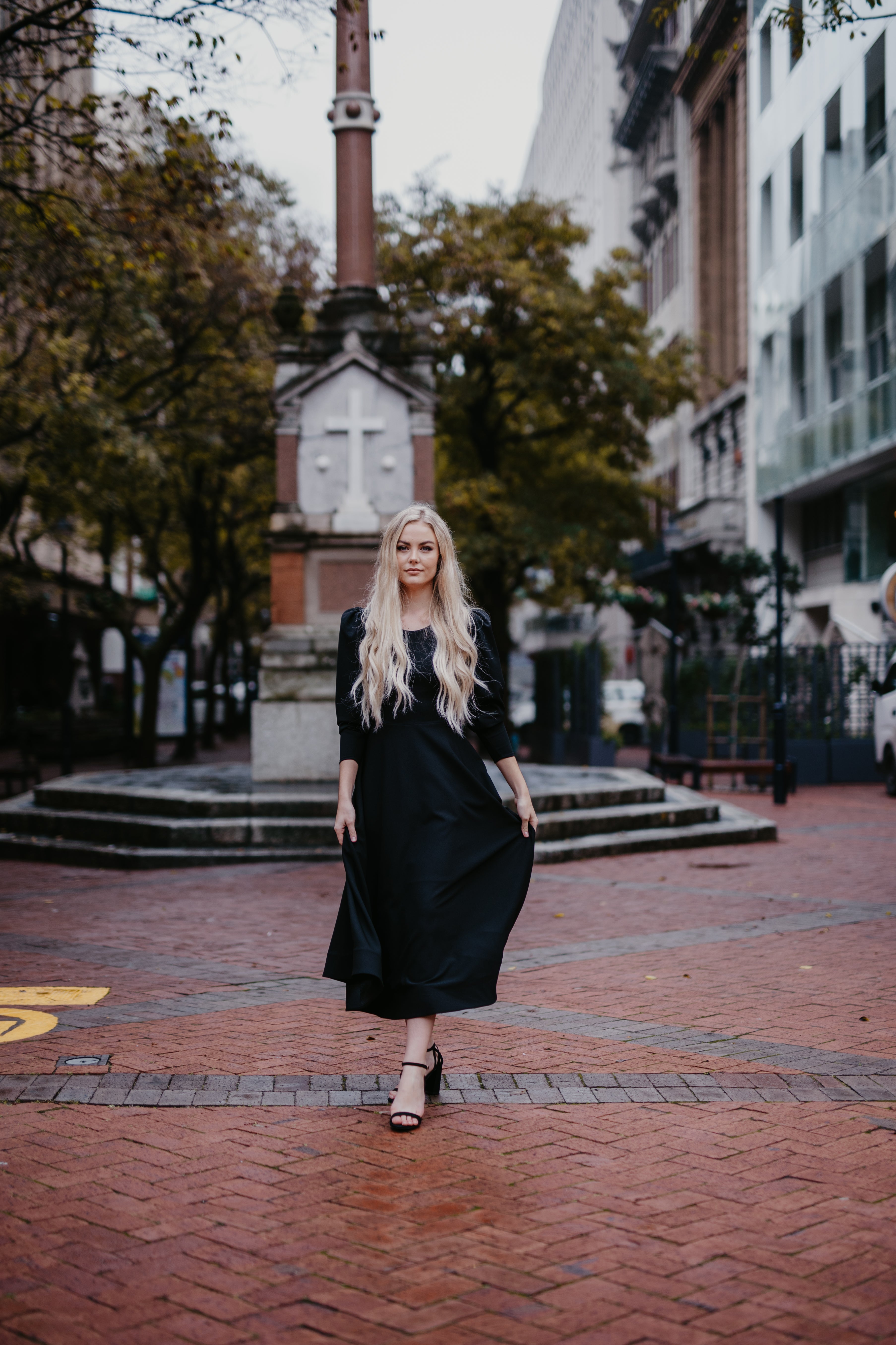 LINDA – LENA LISA | Fashion Designer